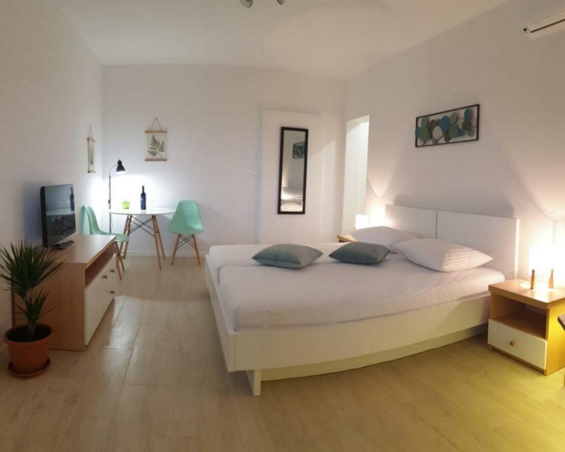Apartments Luma 1 Hvar Town Exterior photo