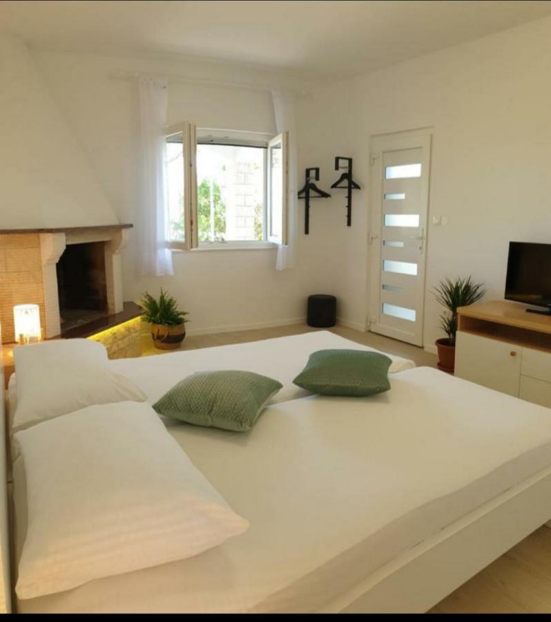 Apartments Luma 1 Hvar Town Exterior photo